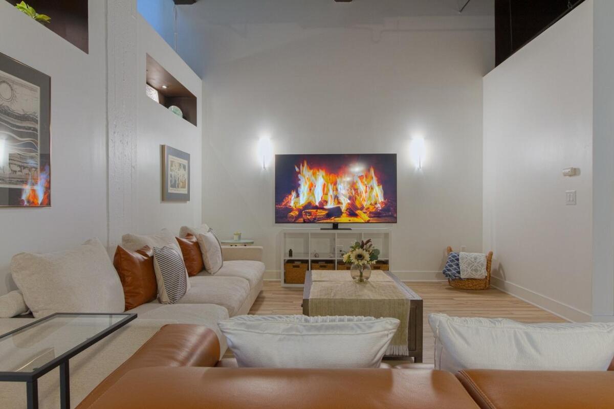 Huge Luxury Loft Ac Roof Deck Apartment