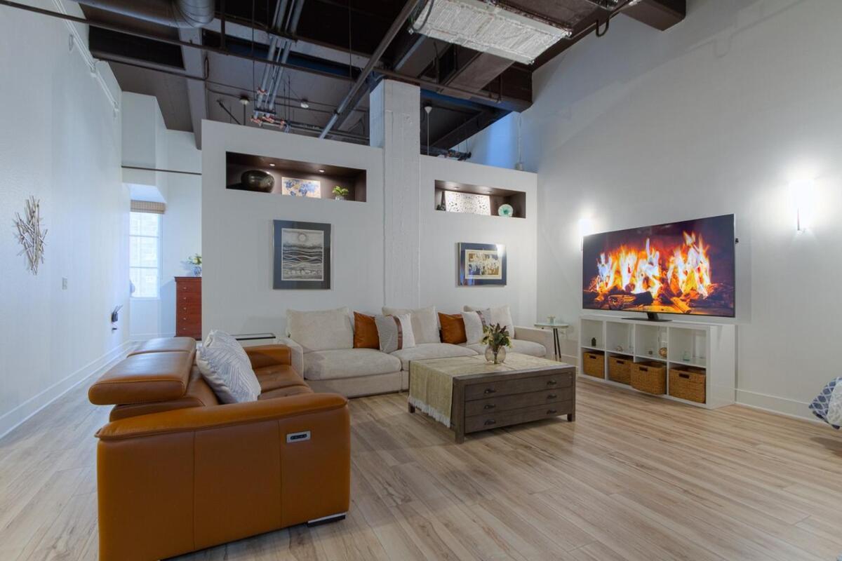 Huge Luxury Loft Ac Roof Deck Apartment