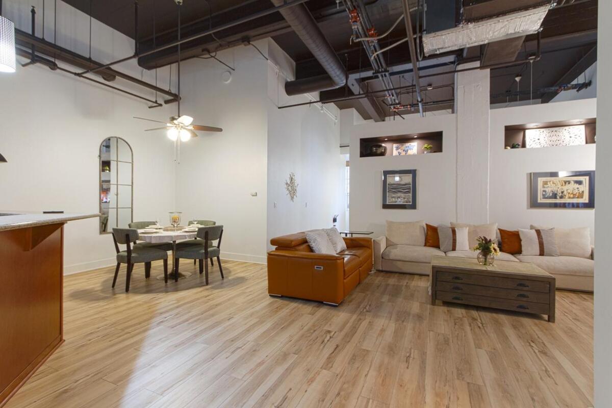 Huge Luxury Loft Ac Roof Deck Apartment *